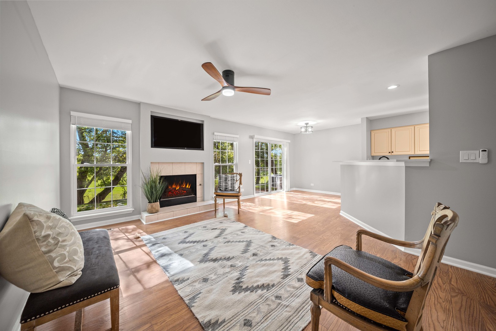872 Old Checker Road Buffalo Grove, IL 60089 - Photo 4 of 32 Gallery Image 4