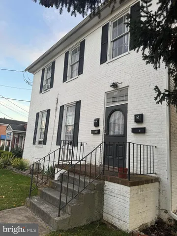 a view of a house with backyard and porch
