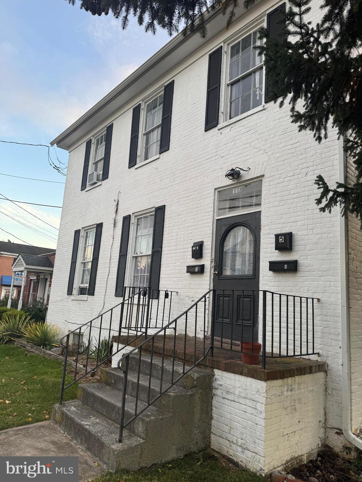 a view of a house with backyard and porch
