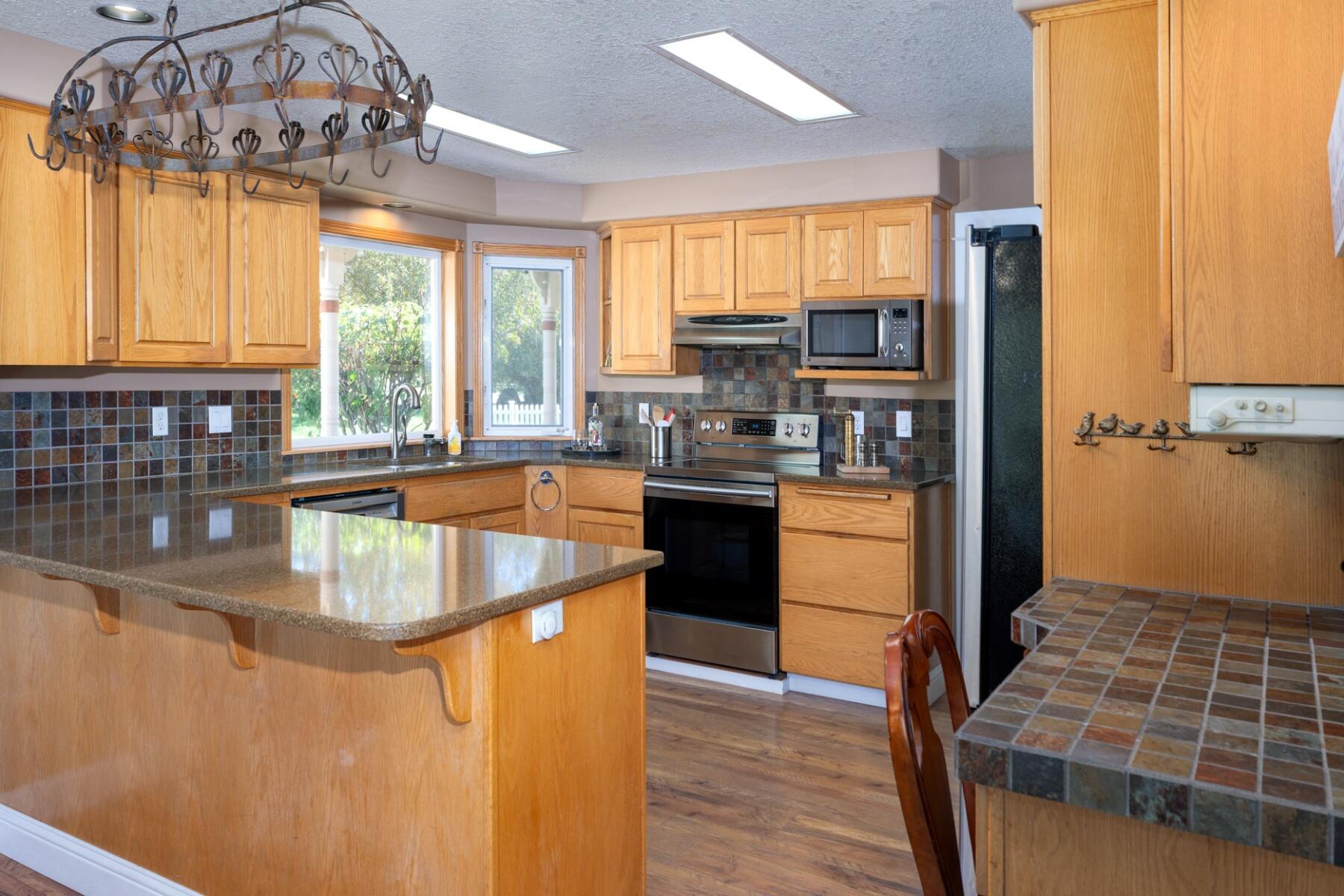 22122 Neff Road Bend, OR 97701 - Photo 15 of 65 batch_3-1-downstairs-kitchen-0