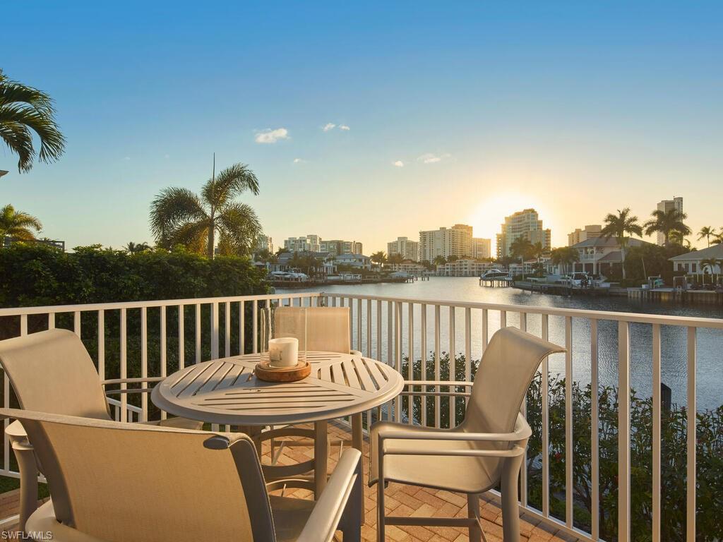 4419 Crayton Road Naples, FL 34103 - Photo 7 of 48