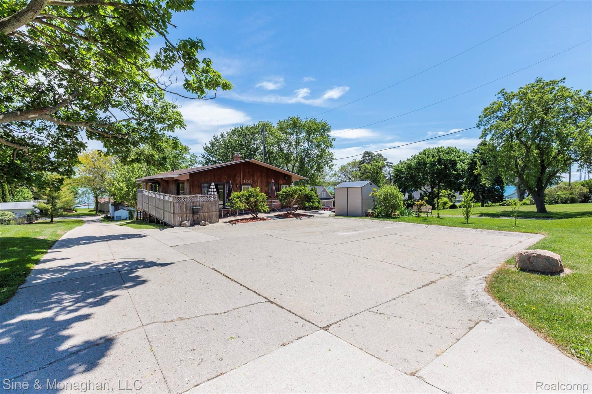 2437 River Road St. Clair, MI 48079 - Photo 10 of 68 10 FAR FRONT 2437 River Rd.jpg