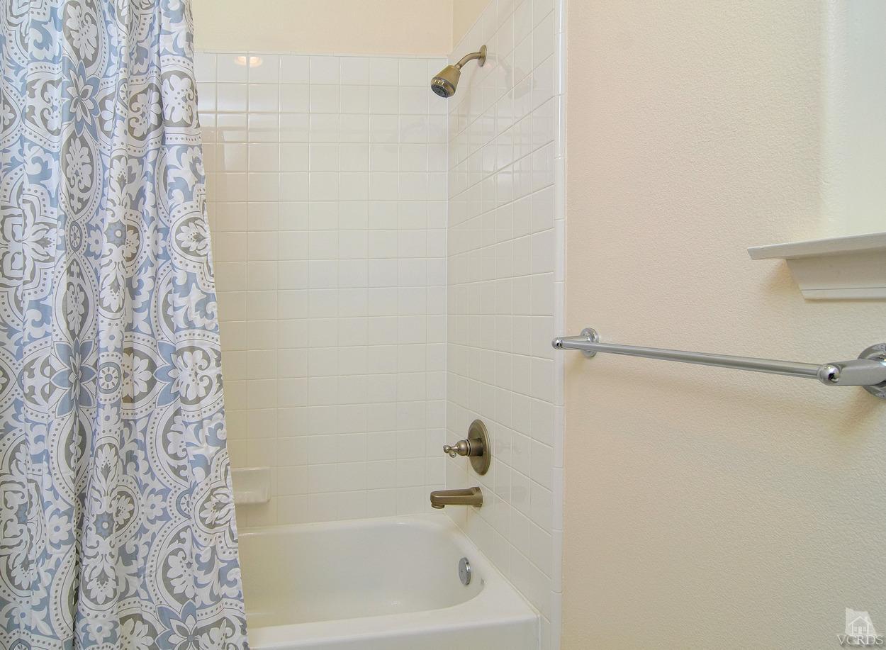 3522 Bridgehampton Way Camarillo, CA 93012 - Photo 19 of 52 a bathroom with a shower and a bath tub