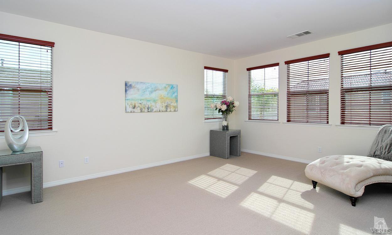 3522 Bridgehampton Way Camarillo, CA 93012 - Photo 20 of 52 a living room with furniture and windows