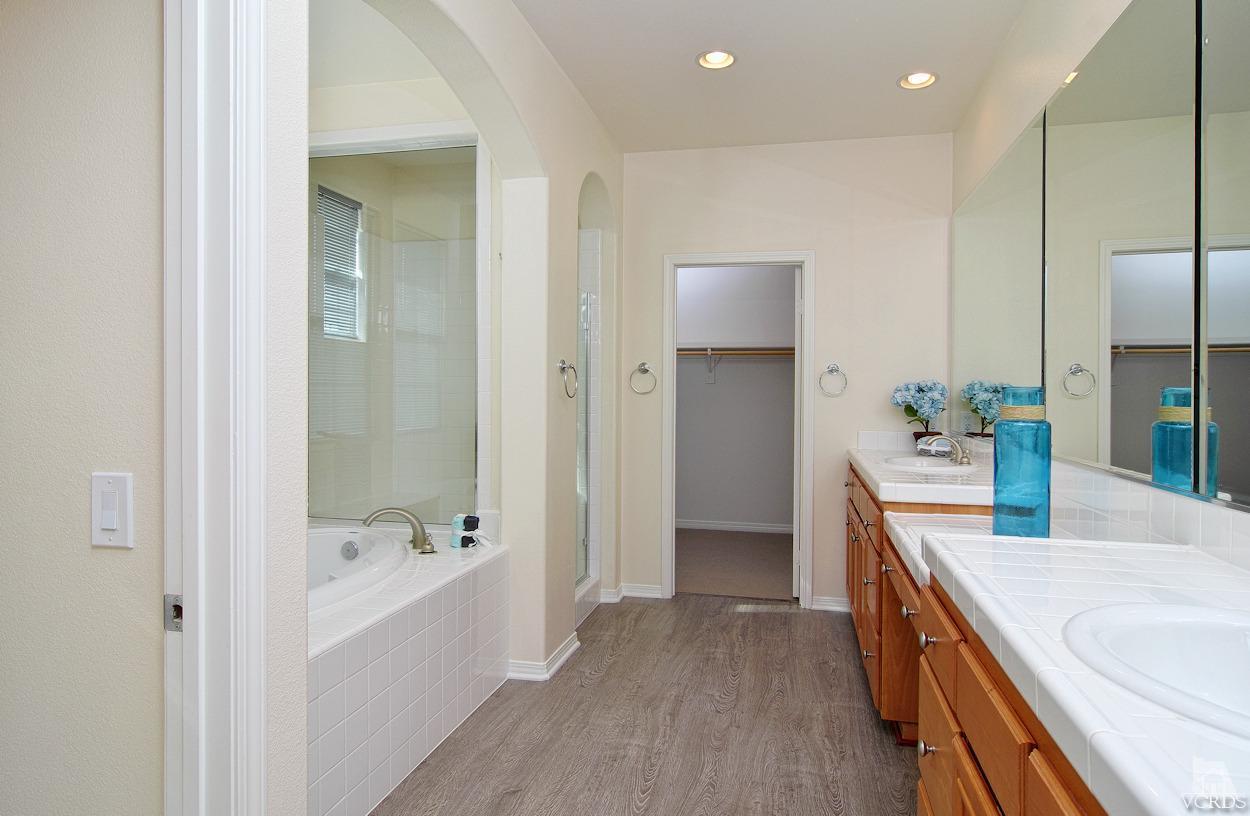 3522 Bridgehampton Way Camarillo, CA 93012 - Photo 23 of 52 a bathroom with a tub a sink and a large mirror