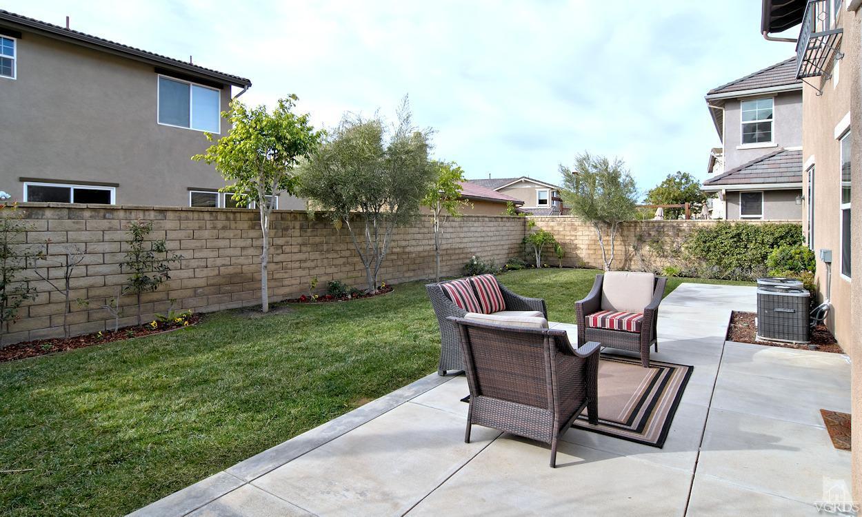 3522 Bridgehampton Way Camarillo, CA 93012 - Photo 35 of 52 a backyard of a house with table and chairs