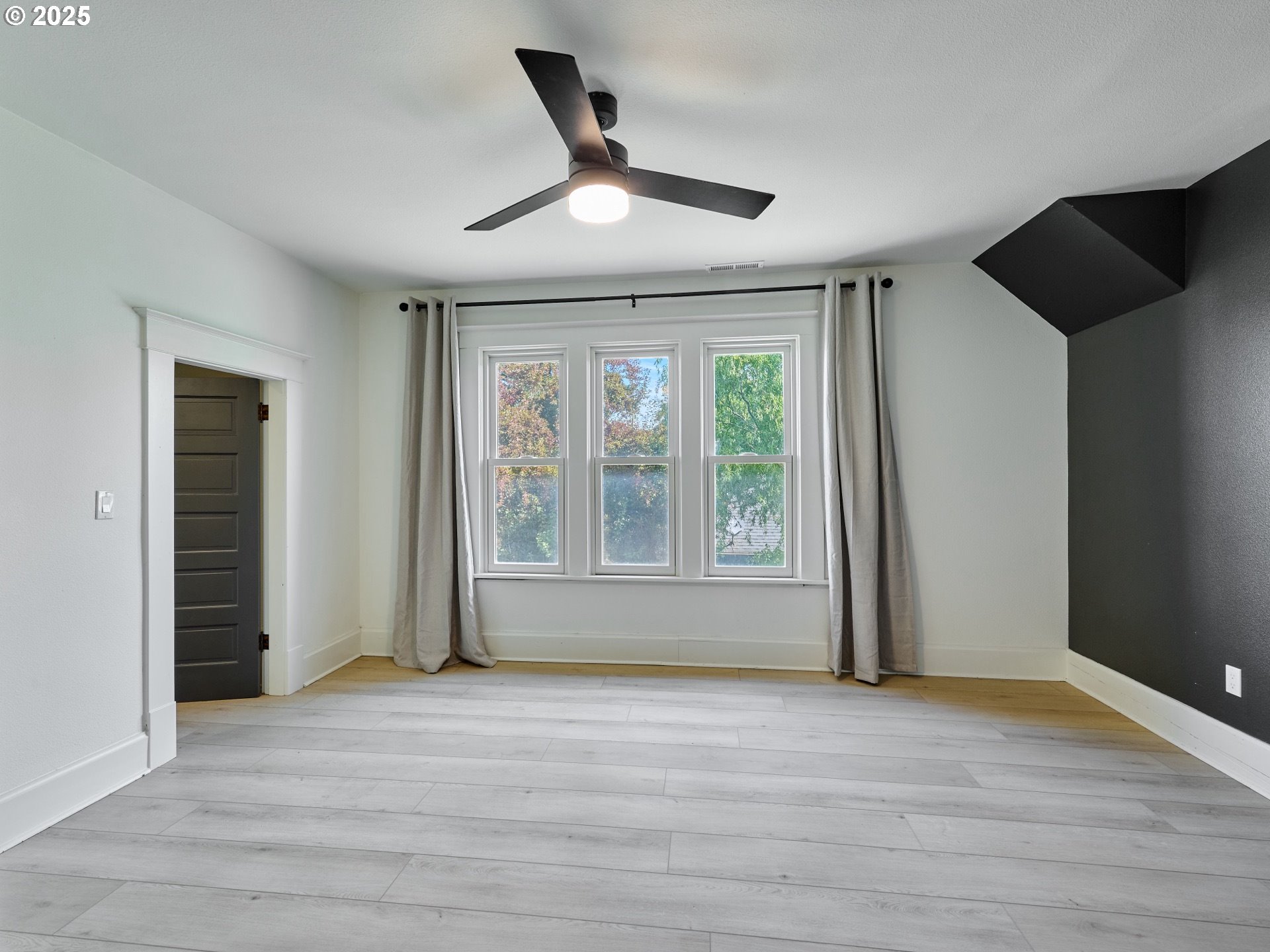 795 Corby Street Woodburn, OR 97071 - Photo 21 of 44 an empty room with wooden floor and windows