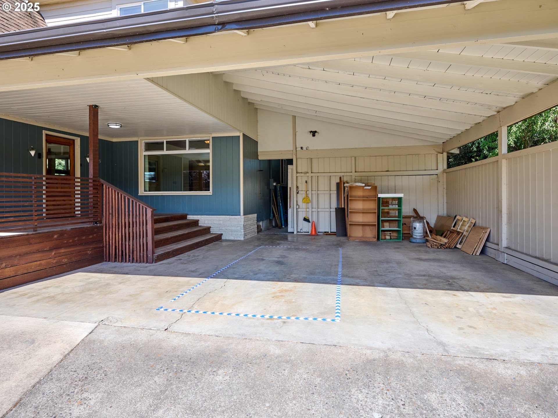 795 Corby Street Woodburn, OR 97071 - Photo 31 of 44 a view of the porch