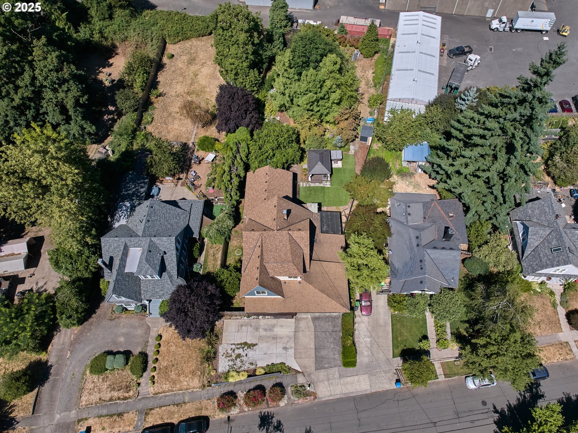 795 Corby Street Woodburn, OR 97071 - Photo 40 of 44 an aerial view of residential houses with outdoor space