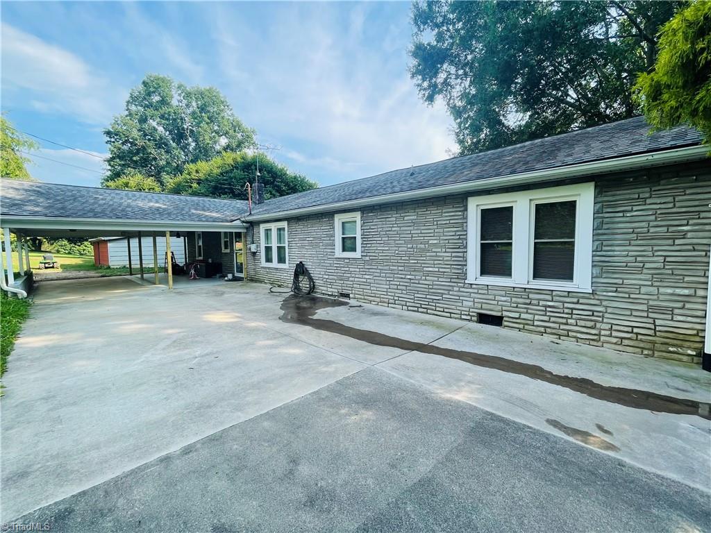 161 Riddle Road North Wilkesboro, NC 28659 - Photo 3 of 26