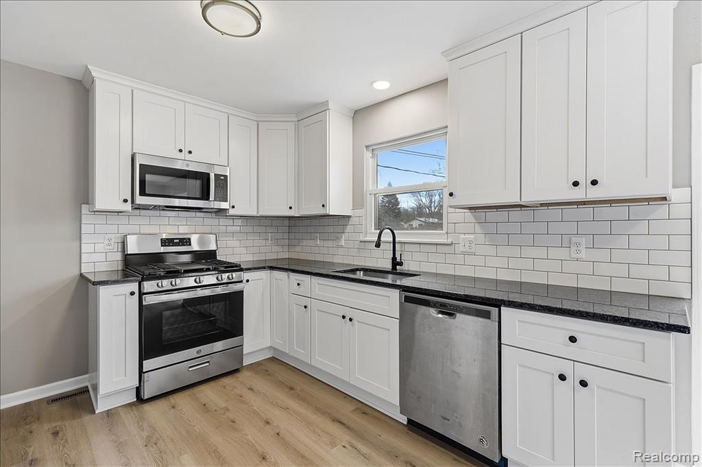 2160 Phillips Road Auburn Hills, MI 48326 - Photo 9 of 48