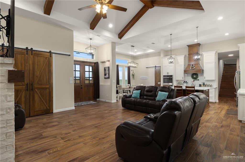 4650 North Big 5 Road Edinburg, TX 78541 - Photo 4 of 26 a living room with furniture