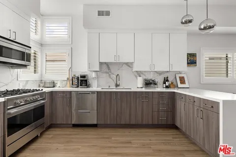 $5,995 | 1434 1/2 South Sycamore Avenue, Los Angeles, CA 90019