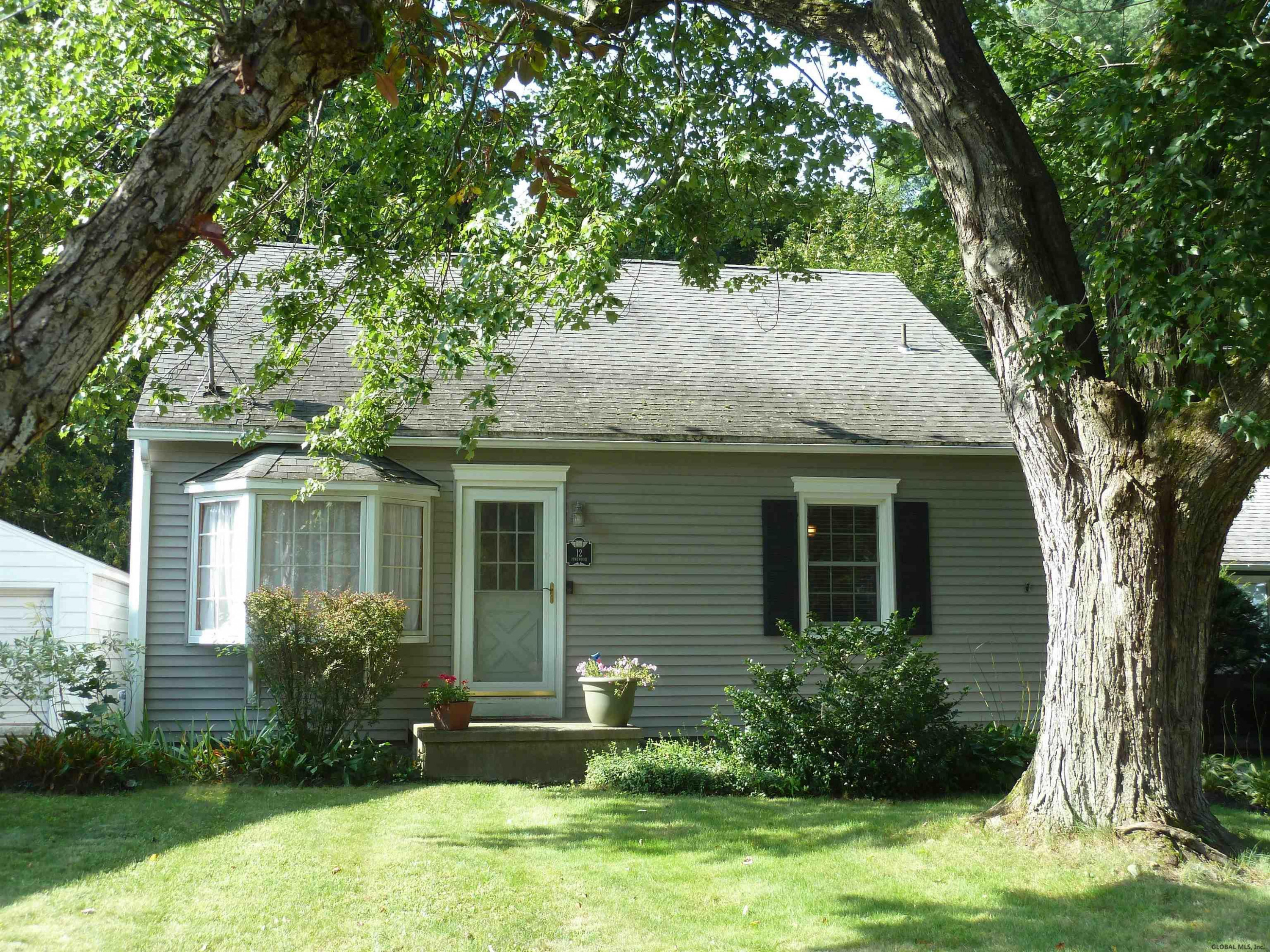 12 Pinewood Road Guilderland, NY 12084 - Photo 2 of 20 Photo 2