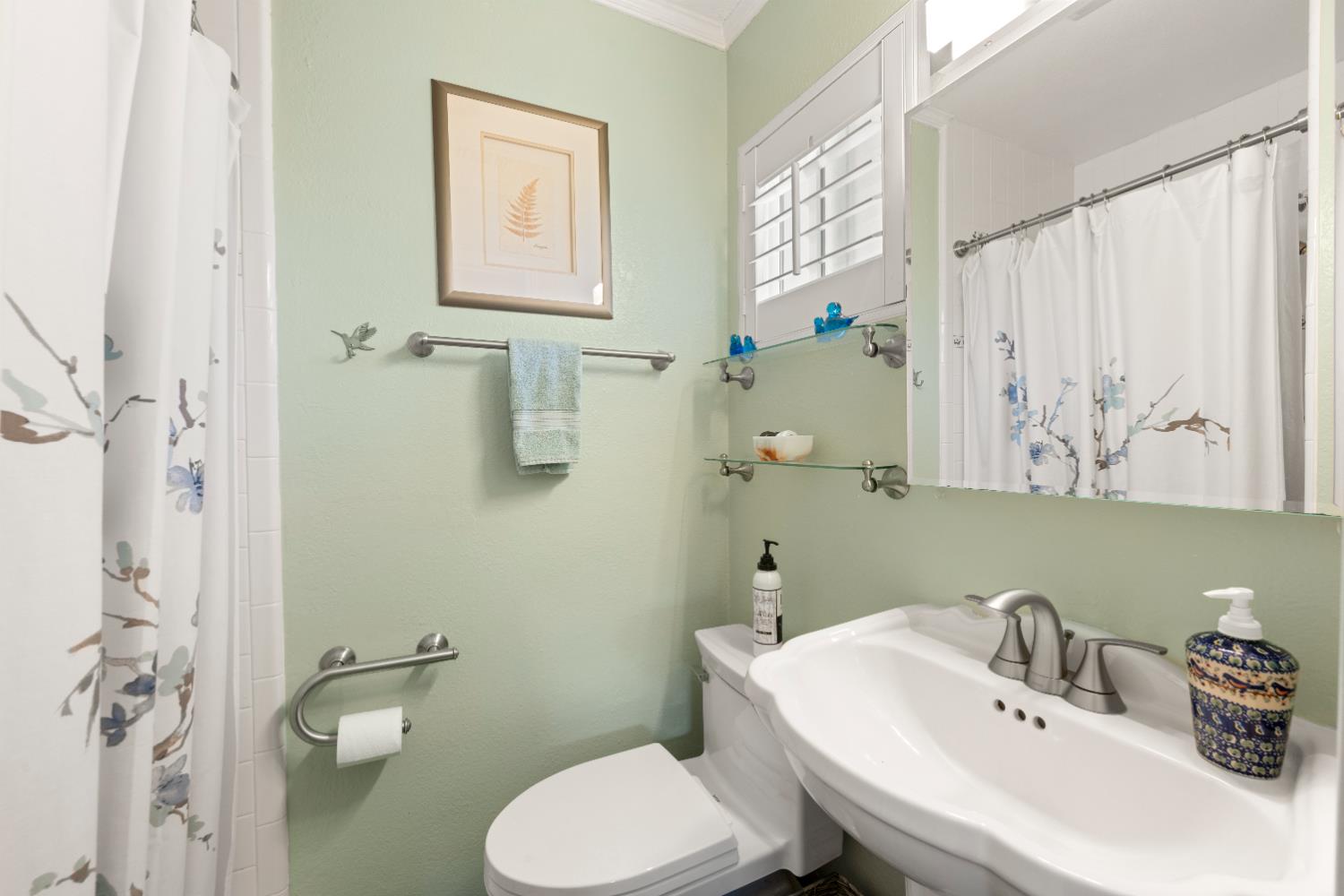 4015 Bonanza Way Loomis, CA 95650 - Photo 30 of 47 On-suite bath bedroom 3 (former master).
