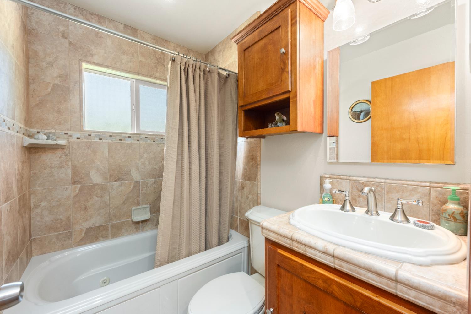 4015 Bonanza Way Loomis, CA 95650 - Photo 33 of 47 Guest bathroom off hall.