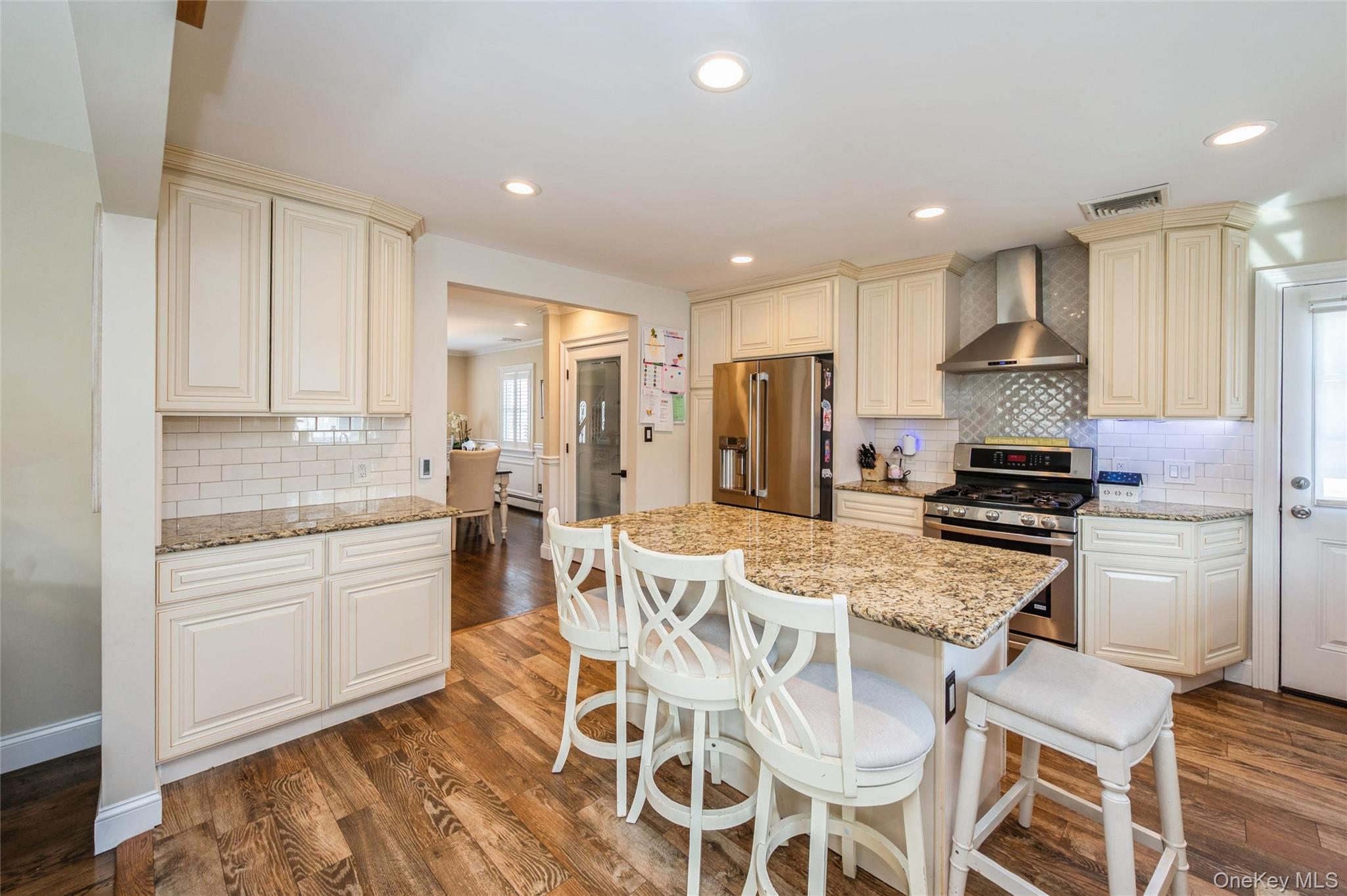 21 Crest Road East North Merrick, NY 11566 - Photo 11 of 27