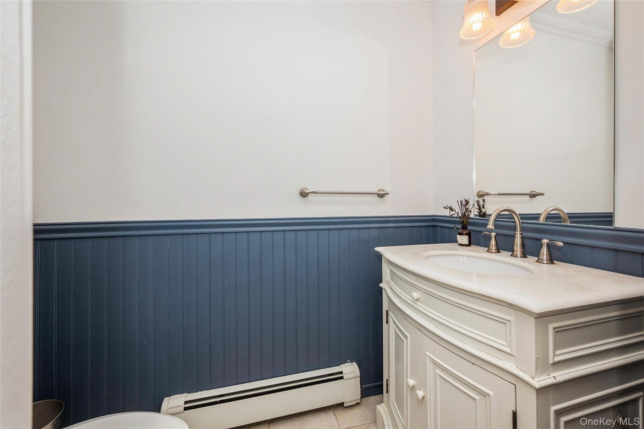 21 Crest Road East North Merrick, NY 11566 - Photo 17 of 27