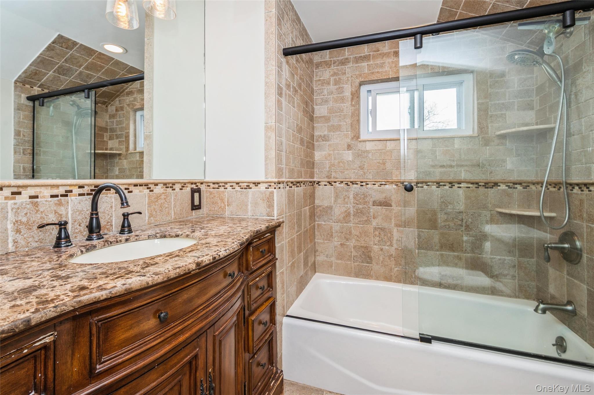 21 Crest Road East North Merrick, NY 11566 - Photo 19 of 27