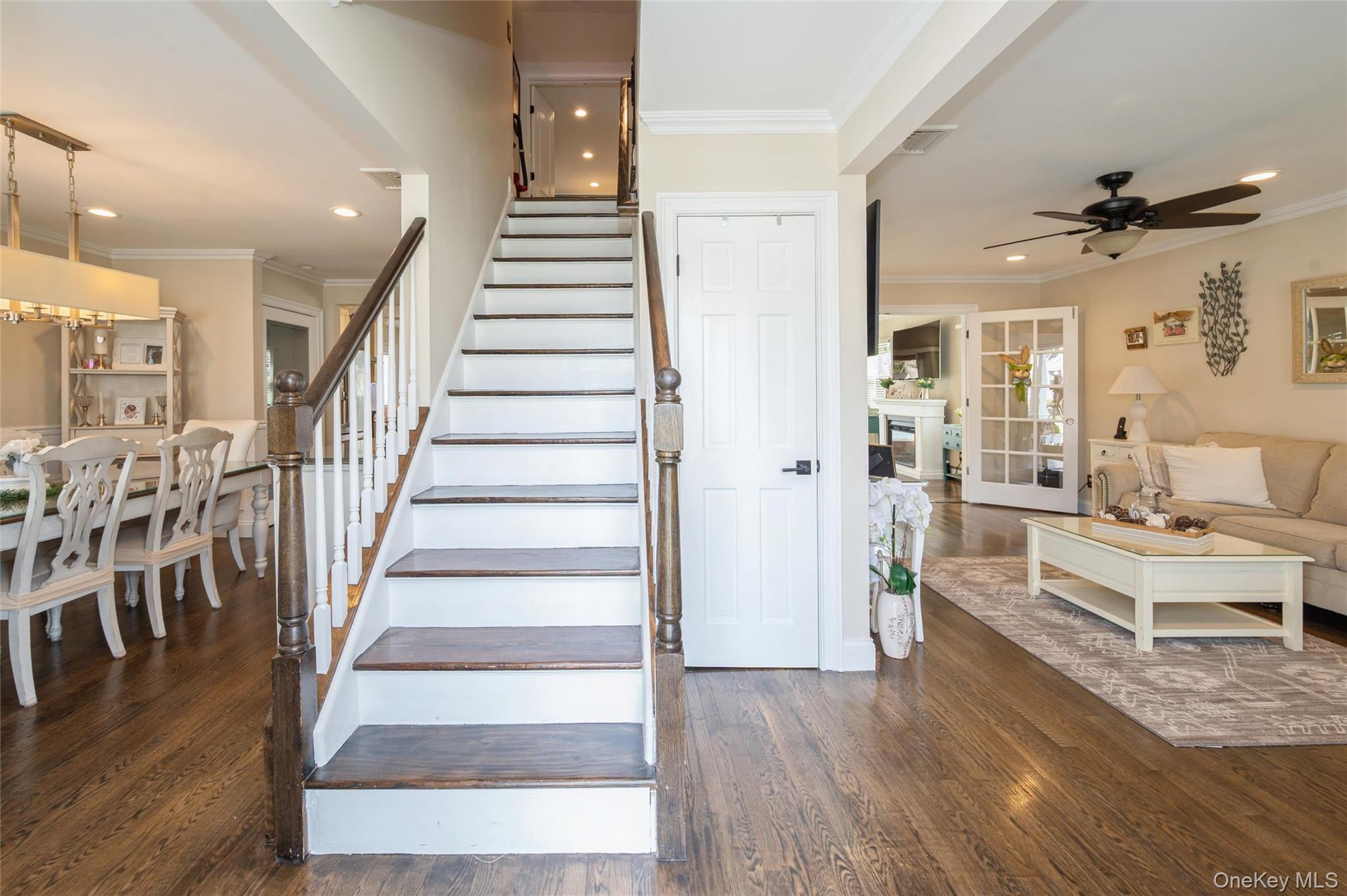 21 Crest Road East North Merrick, NY 11566 - Photo 4 of 27