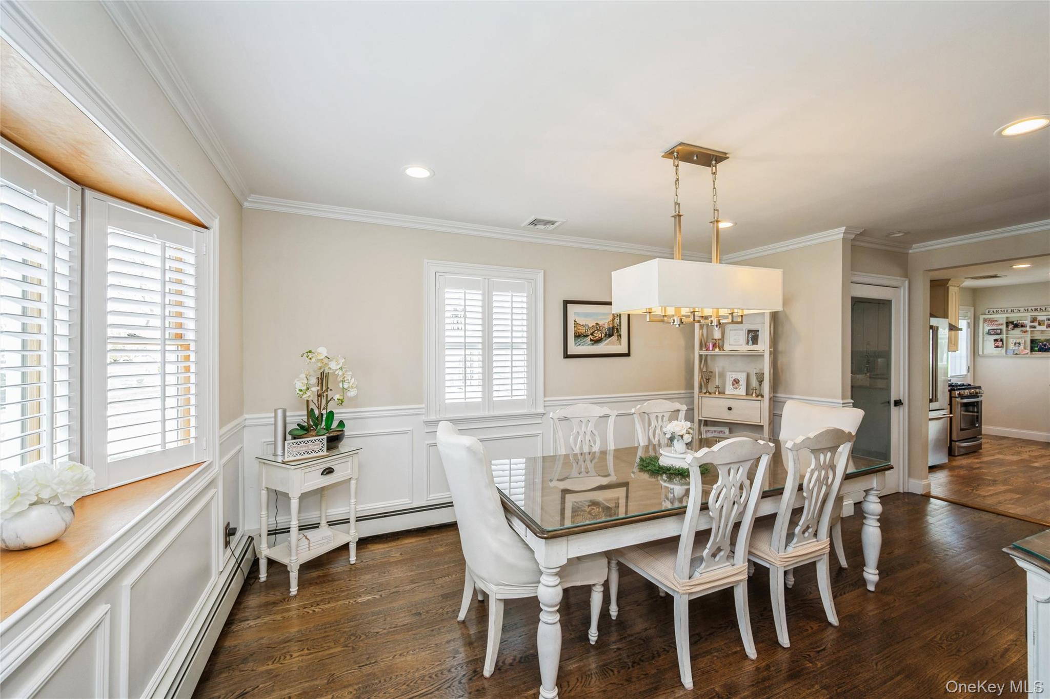 21 Crest Road East North Merrick, NY 11566 - Photo 5 of 27