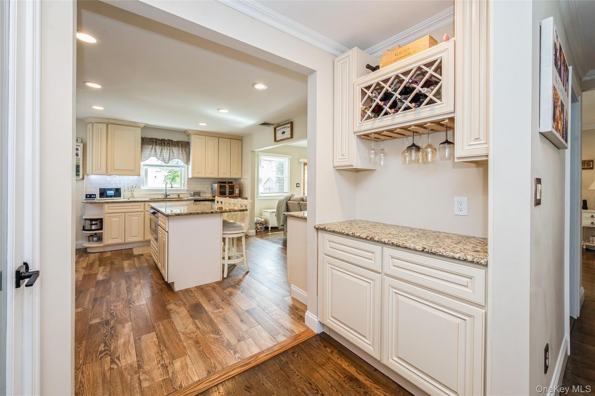 21 Crest Road East North Merrick, NY 11566 - Photo 7 of 27