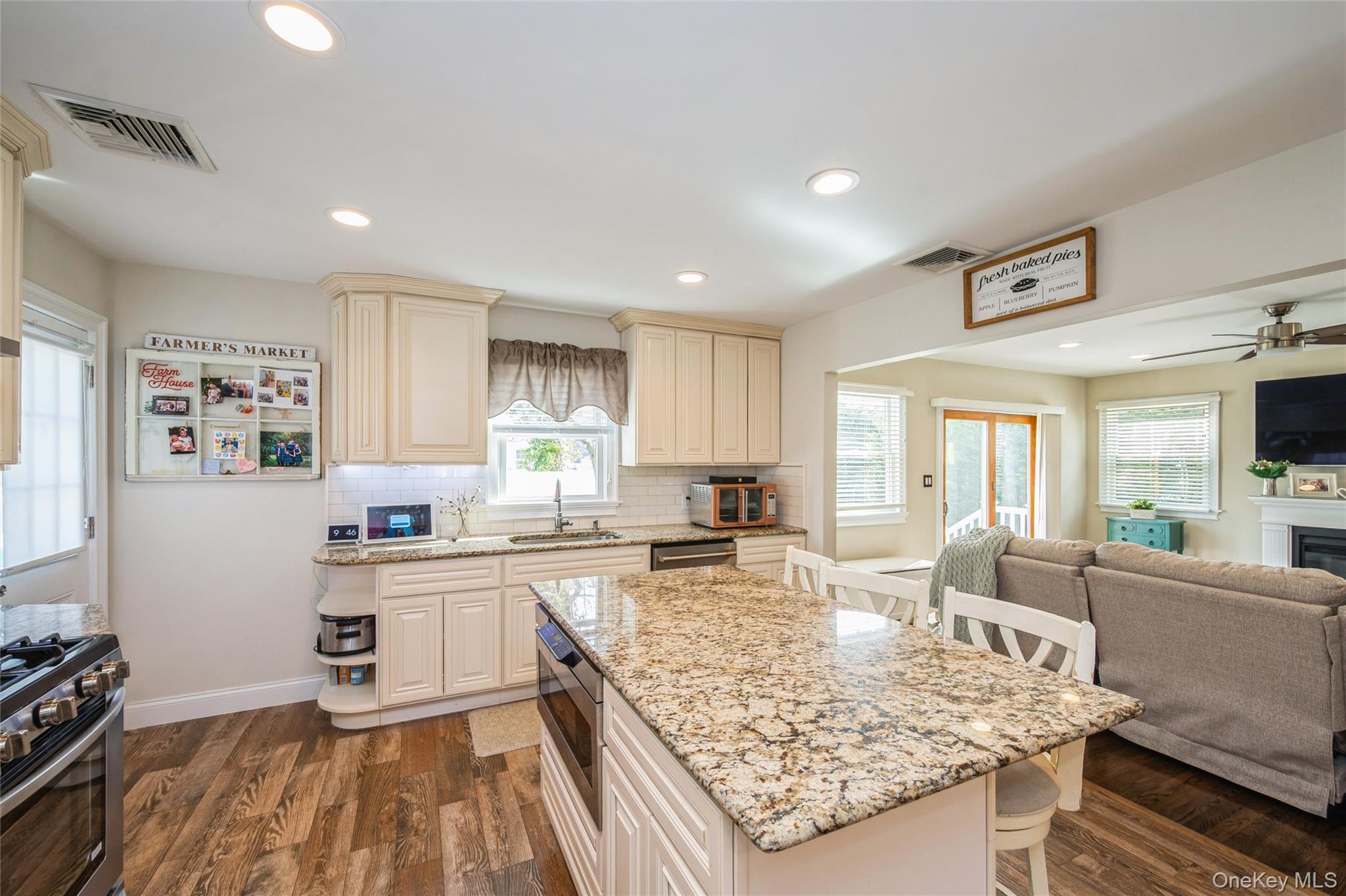 21 Crest Road East North Merrick, NY 11566 - Photo 8 of 27