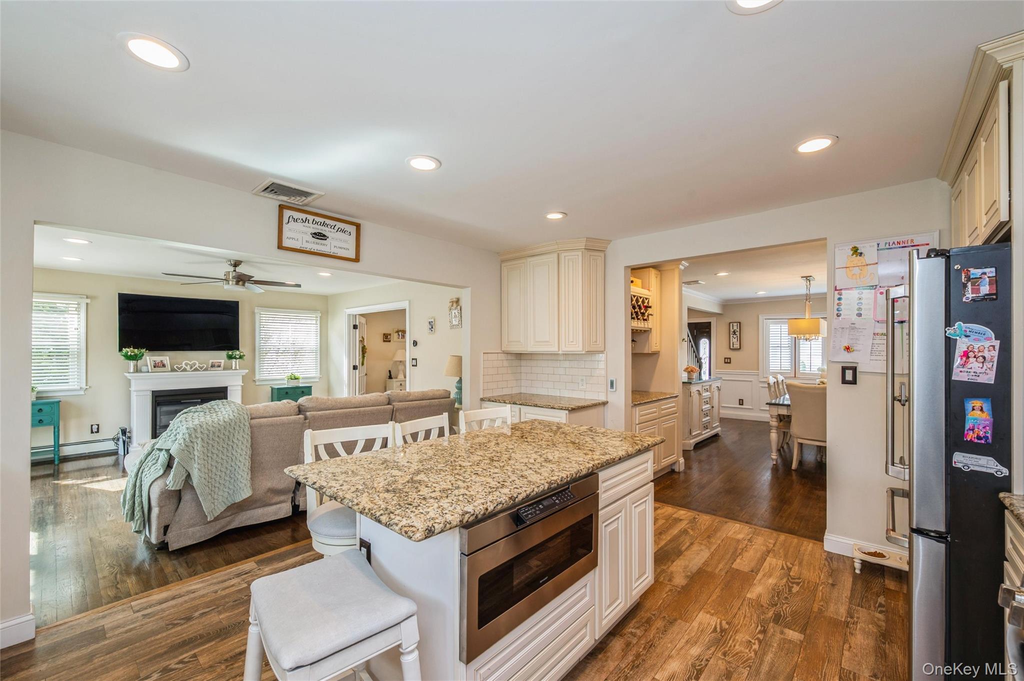 21 Crest Road East North Merrick, NY 11566 - Photo 9 of 27