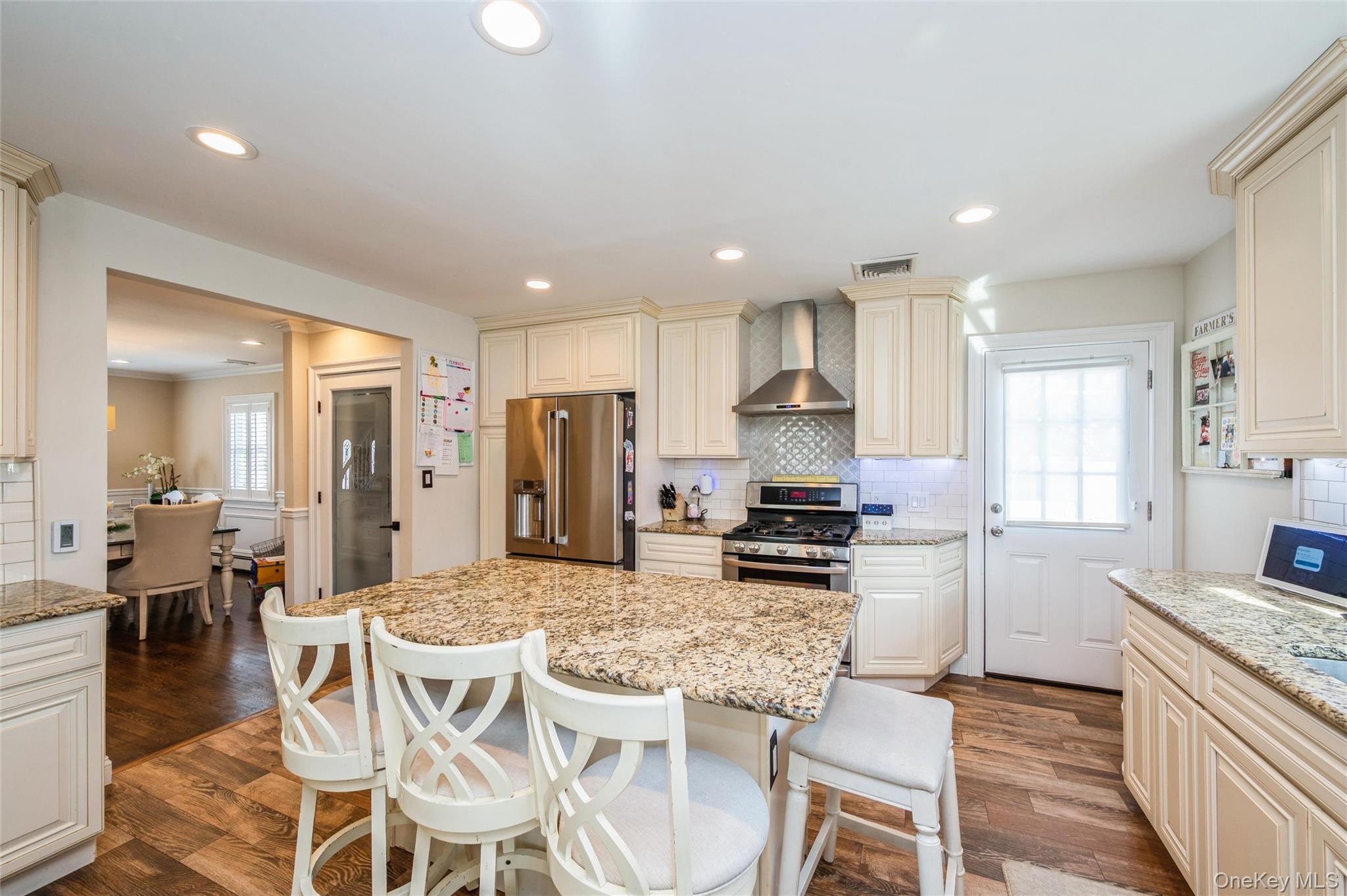 21 Crest Road East North Merrick, NY 11566 - Photo 10 of 27