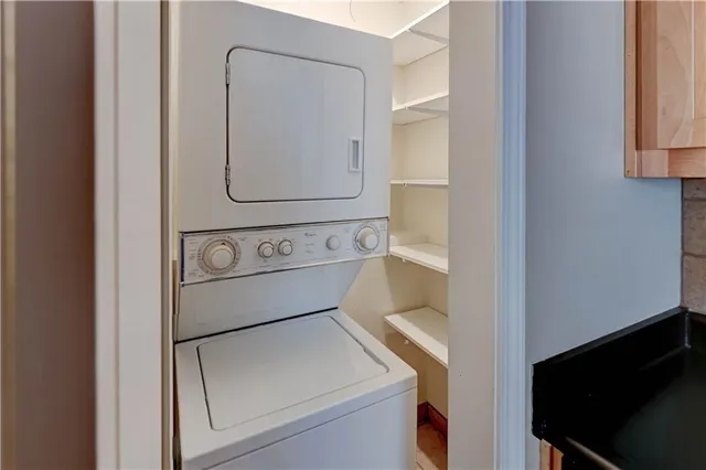 $109,900 | 4157 Roanoke Road, Unit 2, Kansas City, MO 64111