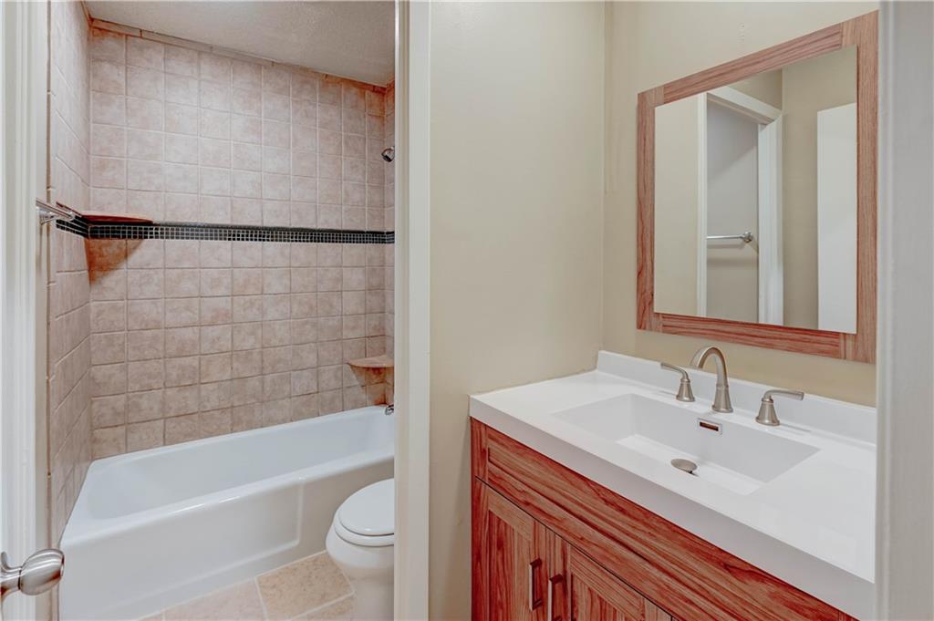 4157 Roanoke Road, Unit 2 Kansas City, MO 64111 - Photo 18 of 33