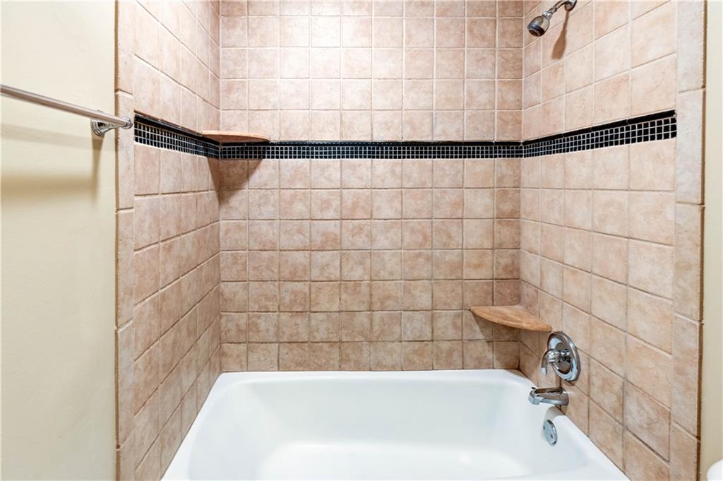 4157 Roanoke Road, Unit 2 Kansas City, MO 64111 - Photo 19 of 33