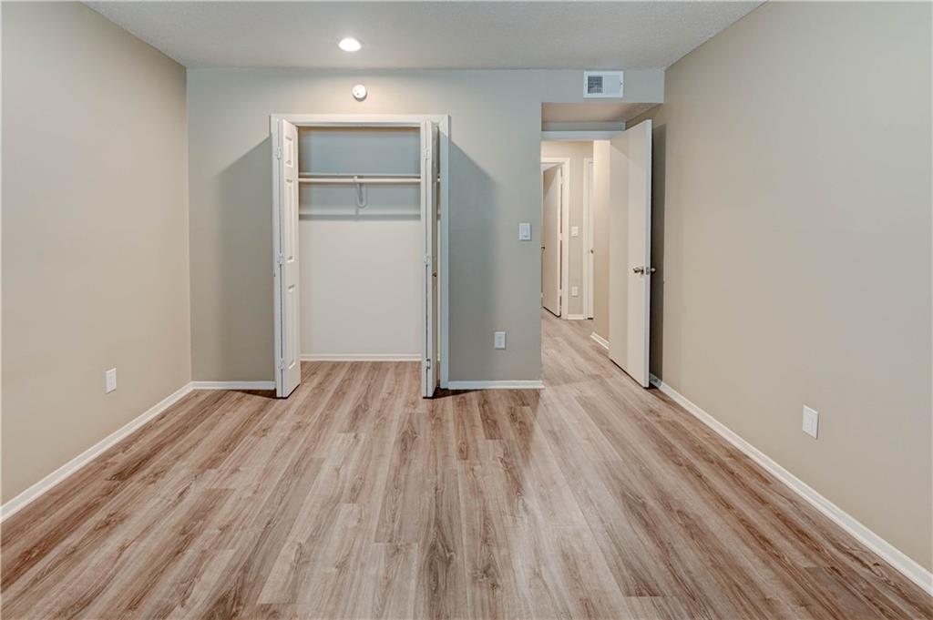 4157 Roanoke Road, Unit 2 Kansas City, MO 64111 - Photo 22 of 33