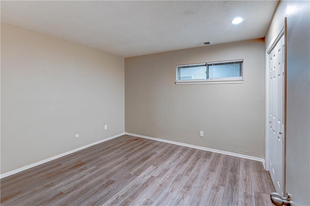 4157 Roanoke Road, Unit 2 Kansas City, MO 64111 - Photo 26 of 33