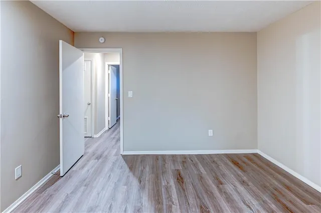 $109,900 | 4157 Roanoke Road, Unit 2, Kansas City, MO 64111