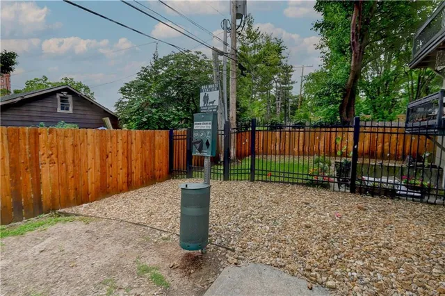 $109,900 | 4157 Roanoke Road, Unit 2, Kansas City, MO 64111