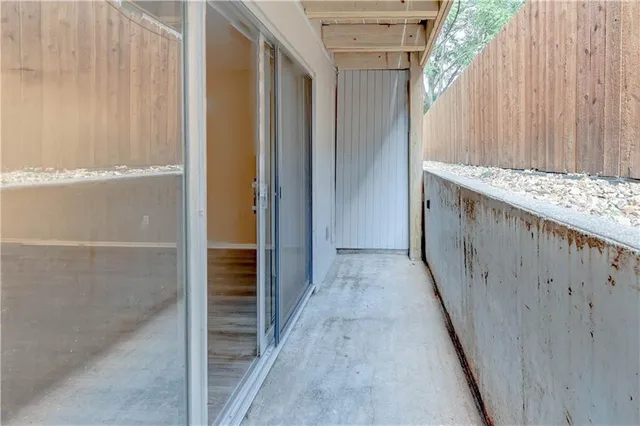 $109,900 | 4157 Roanoke Road, Unit 2, Kansas City, MO 64111