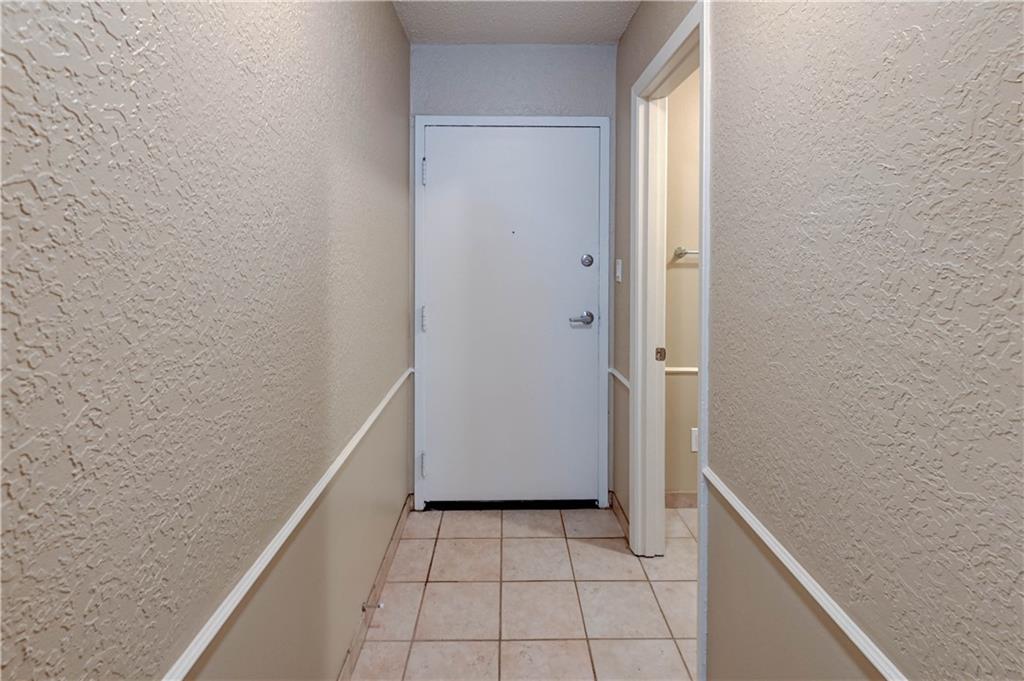 4157 Roanoke Road, Unit 2 Kansas City, MO 64111 - Photo 4 of 33