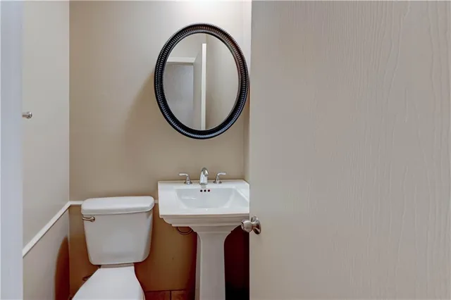 $109,900 | 4157 Roanoke Road, Unit 2, Kansas City, MO 64111