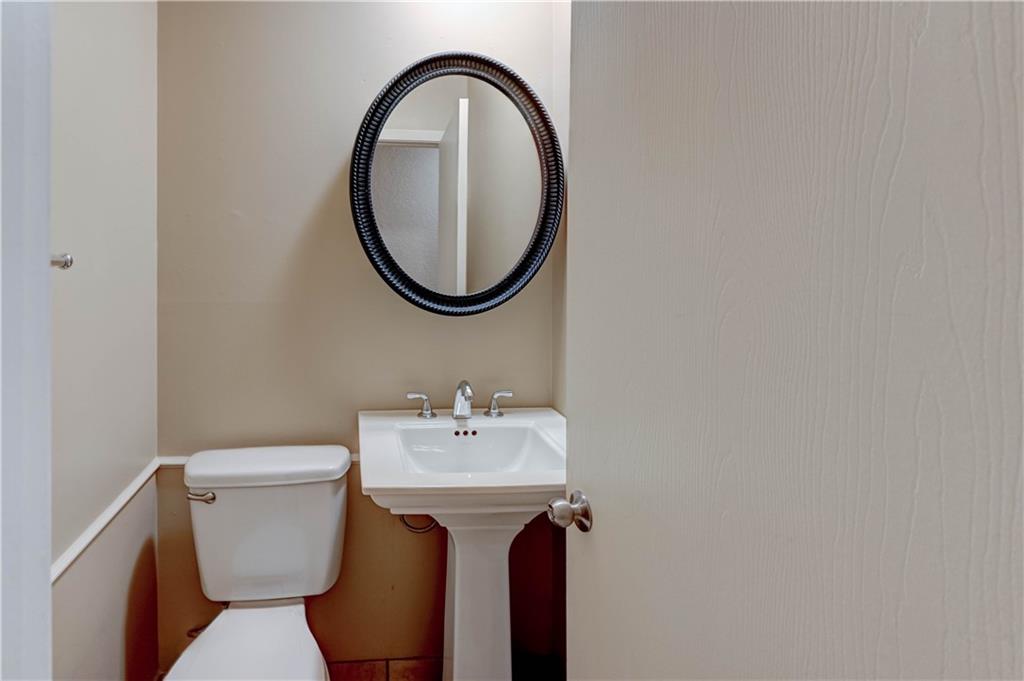 4157 Roanoke Road, Unit 2 Kansas City, MO 64111 - Photo 5 of 33