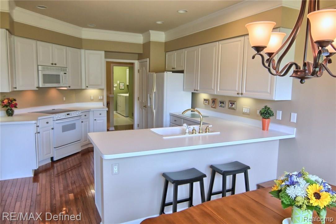 1970 Dunham Drive Rochester, MI 48306 - Photo 7 of 29 Kitchen.jpg