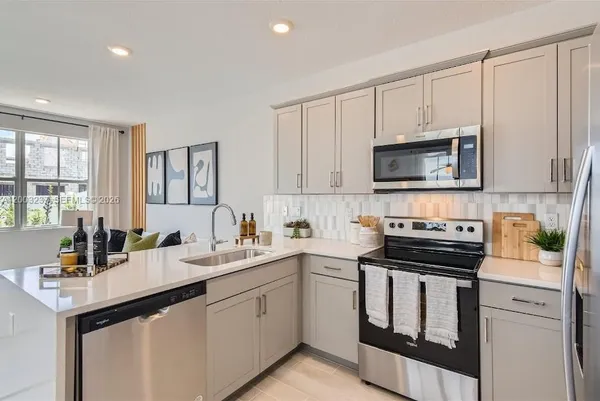 $4,200 | 135 Southwest 171st Avenue, Pembroke Pines, FL 33027