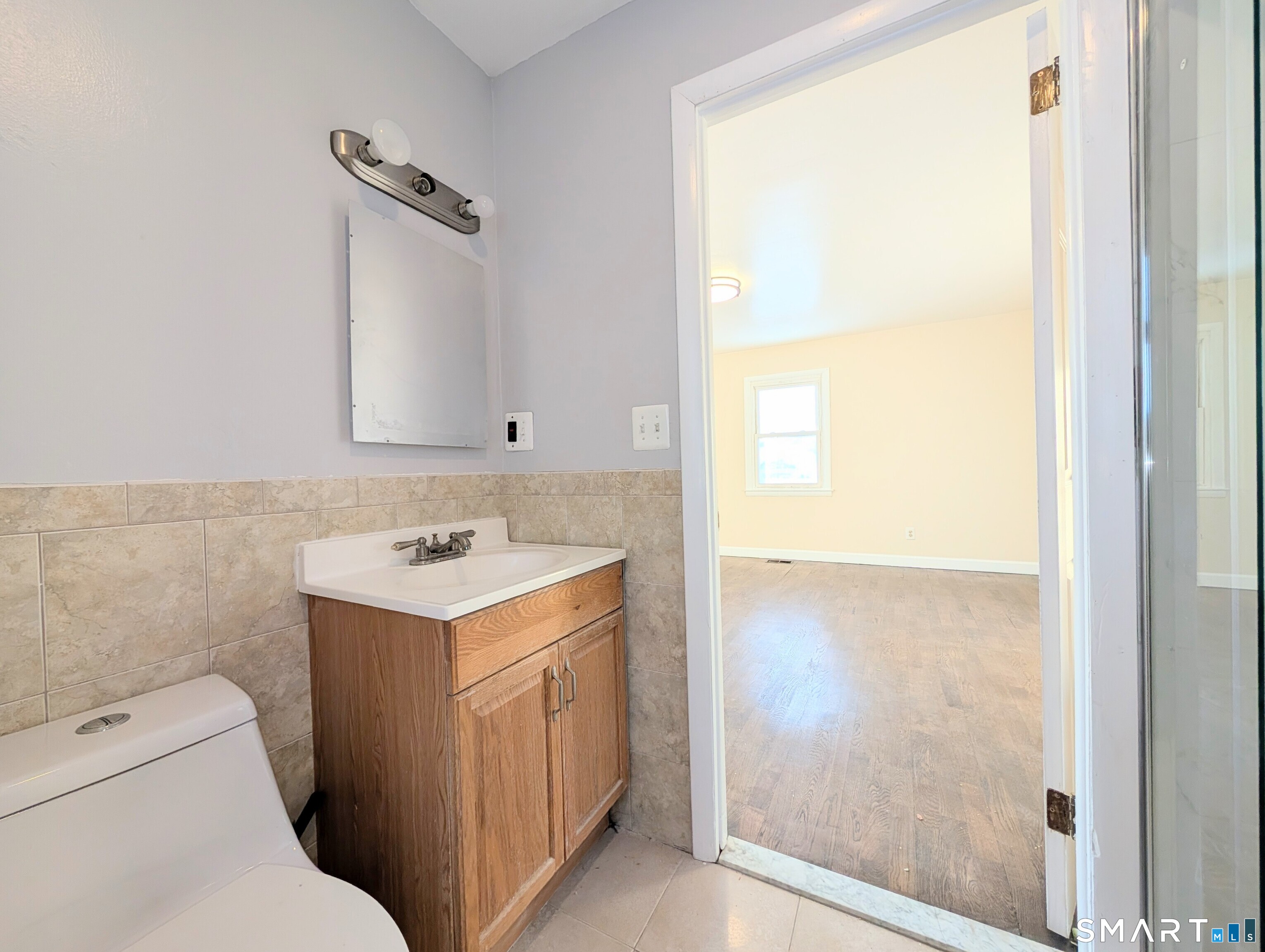 139 Little Deer Road Bridgeport, CT 06606 - Photo 25 of 35 a utility room with dryer and washer