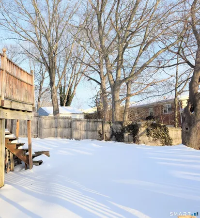 a view of backyard of the house