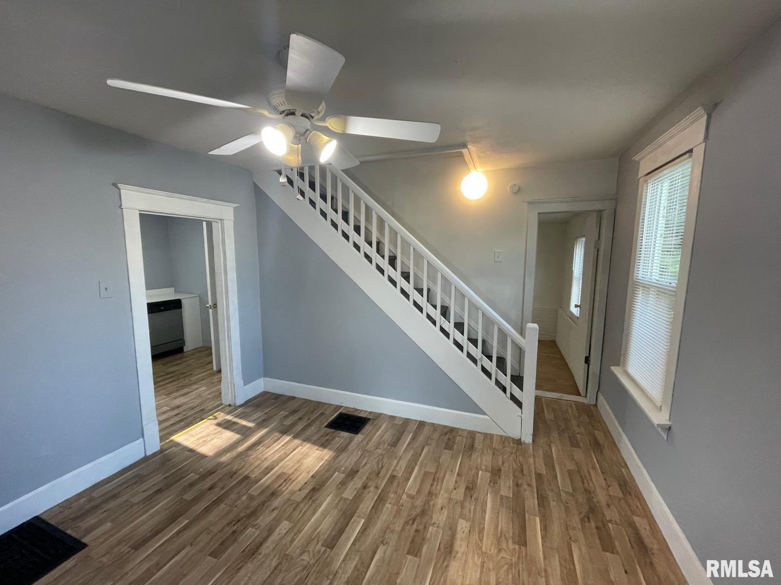 265 Fulton Place Canton, IL 61520 - Photo 3 of 10