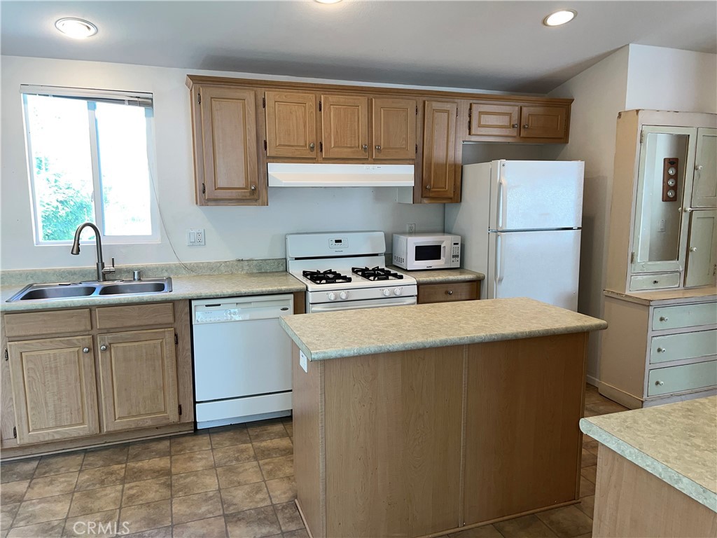 1226 Main Street, Unit 14 Cambria, CA 93428 - Photo 8 of 63 Kitchen