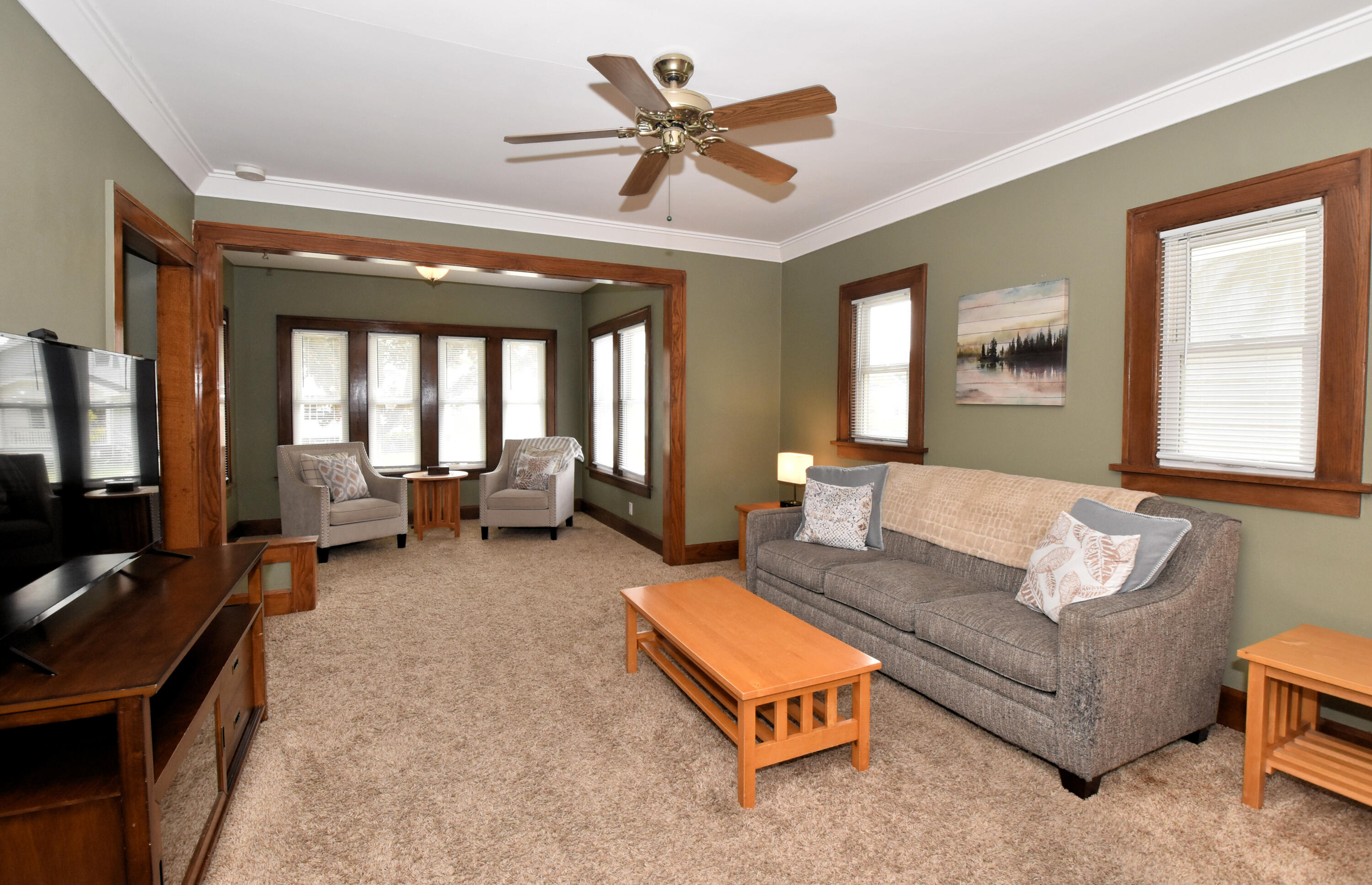 1224 West Lawn Avenue Racine, WI 53405 - Photo 11 of 46 Living Room