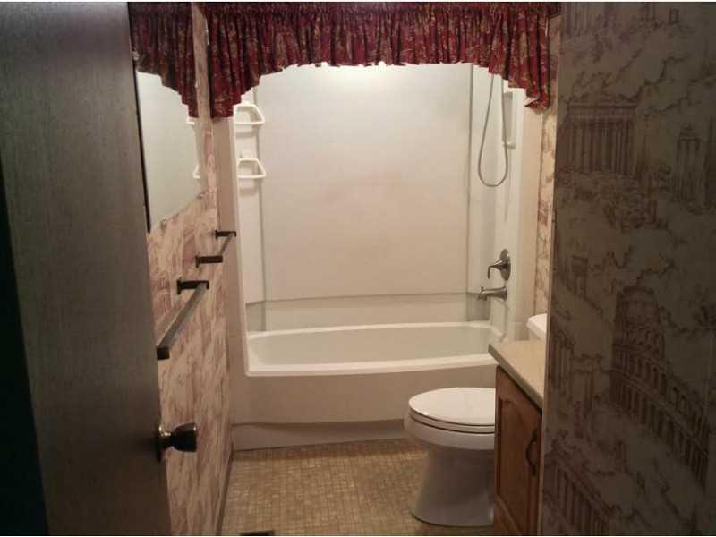10 Fawn Ridge Drive McKees Rocks, PA 15136 - Photo 8 of 18 Full Bath.