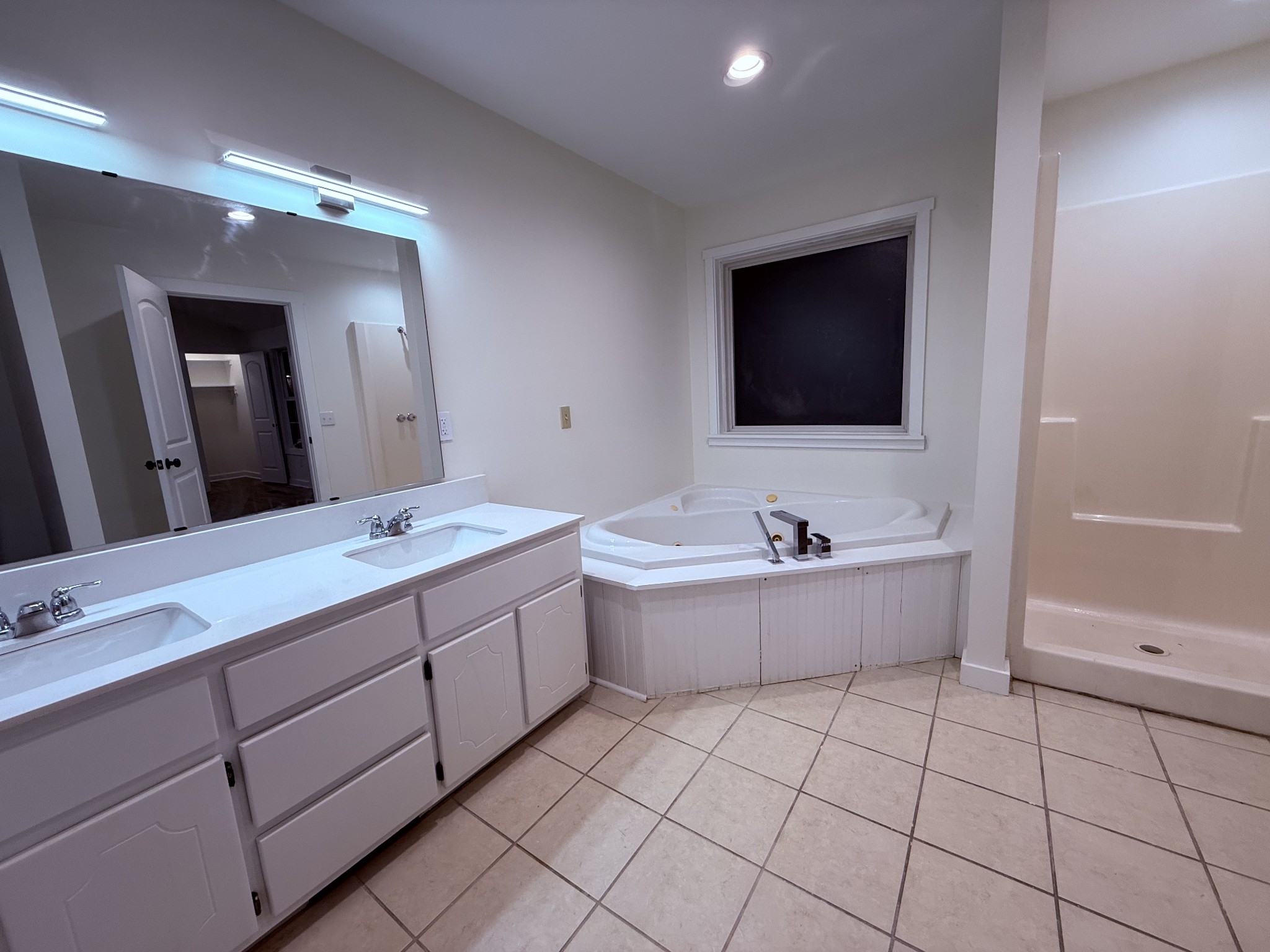 622 Beech Street Centerville, TN 37033 - Photo 16 of 30 a bathroom with a bathtub a sink a mirror and a shower