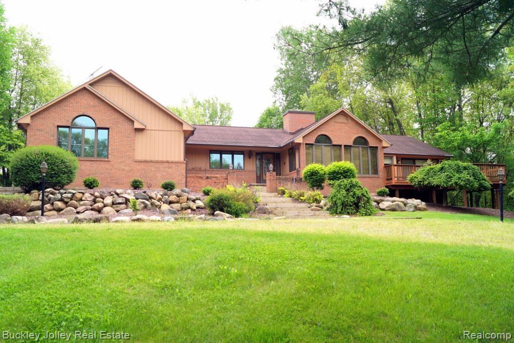 2585 Spruce Ridge Howell, MI 48855 - Photo 1 of 22